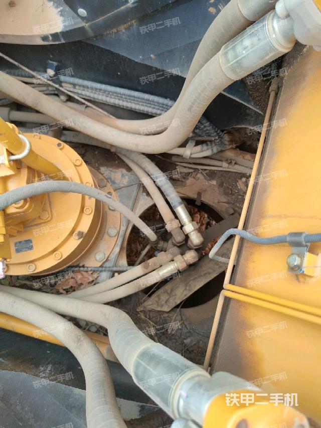 中央回转接头特写(上车部件) 中央回转接头特写(上车部件)