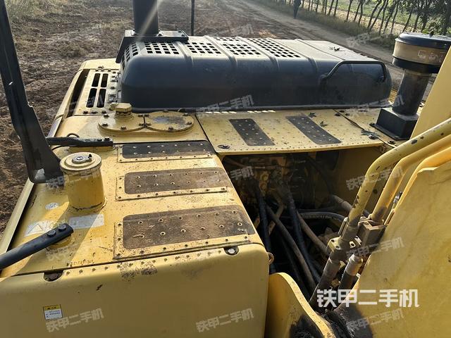 驾驶室顶部(整机外观) 驾驶室顶部(整机外观)