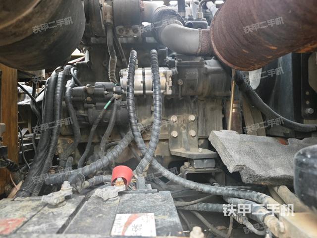 液压泵舱室正面整体(整机外观) 液压泵舱室正面整体(整机外观)