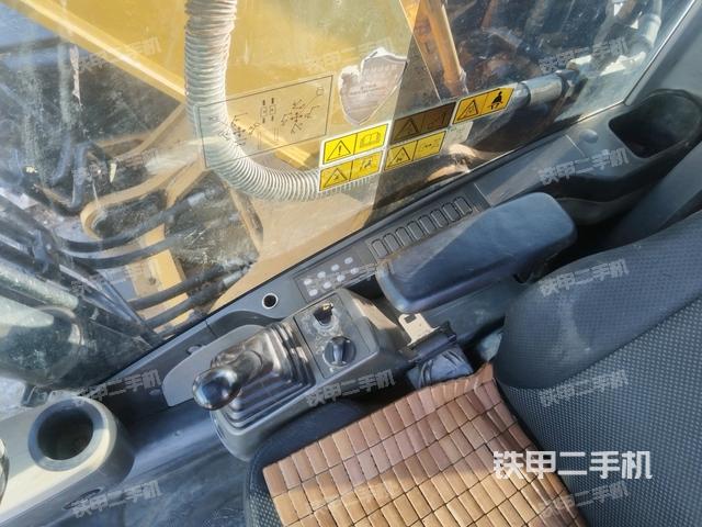 后窗玻璃角標(駕駛室部分) 后窗玻璃角標(駕駛室部分)