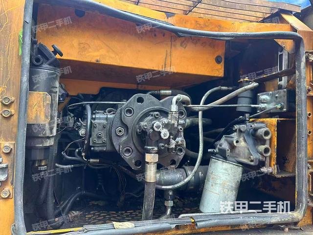 液壓泵艙室正面整體（整機(jī)外觀）