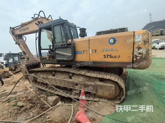 现代R335LC-7挖掘机