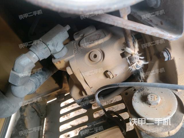 液壓泵艙室正面整體(整機(jī)外觀) 液壓泵艙室正面整體(整機(jī)外觀)