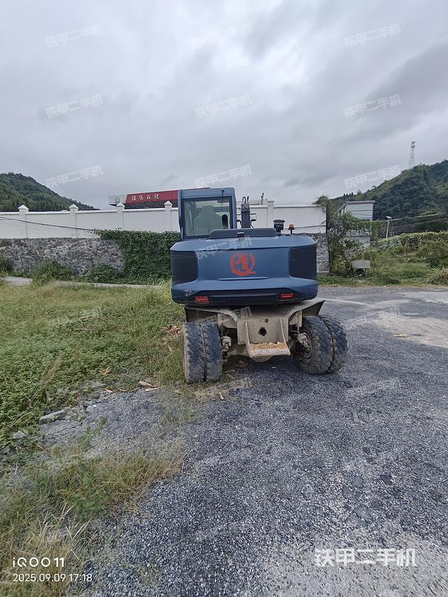 驾驶室顶部（整机外观）