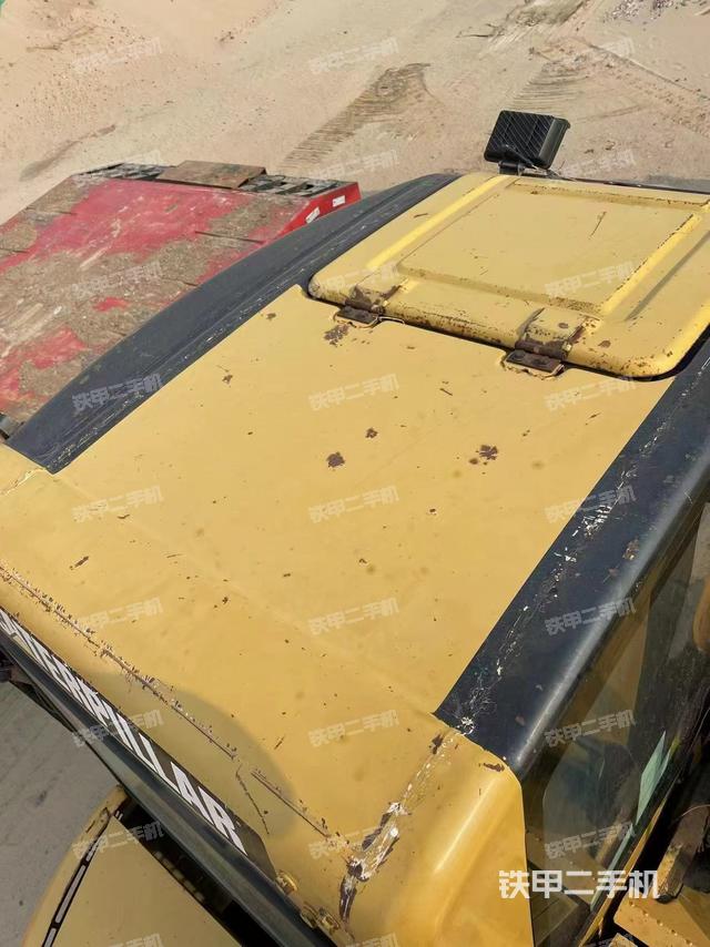 驾驶室顶部(整机外观) 驾驶室顶部(整机外观)