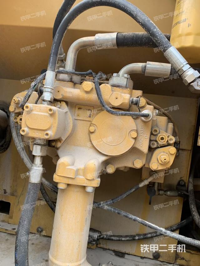 液壓泵艙室正面整體(整機(jī)外觀) 液壓泵艙室正面整體(整機(jī)外觀)