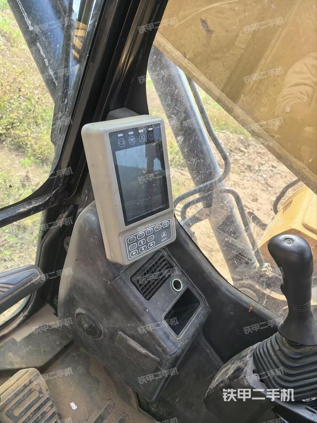 显示屏 (驾驶室部分) 显示屏 (驾驶室部分)