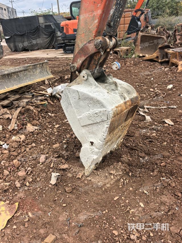 铲斗45度(工作和回转装置) 铲斗45度(工作和回转装置)