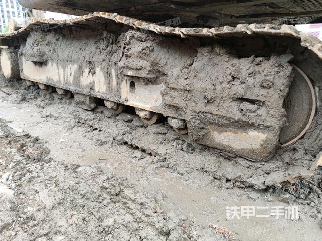 单侧履带整体(整机外观) 单侧履带整体(整机外观)