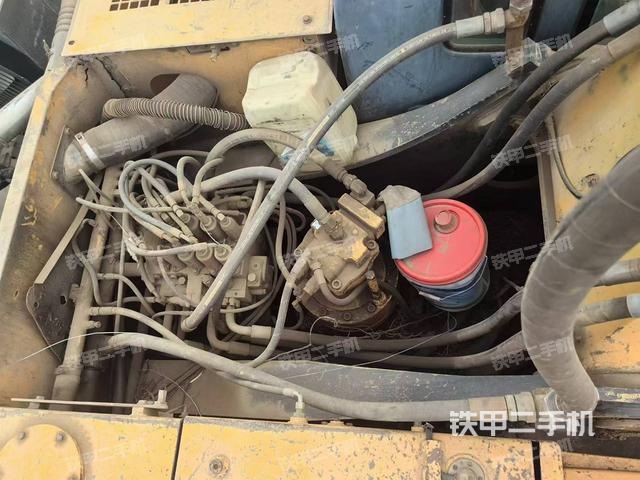 回转马达和主控阀（整机外观）