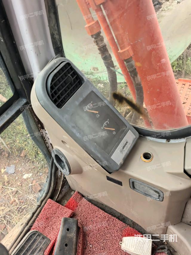 显示屏 (驾驶室部分) 显示屏 (驾驶室部分)