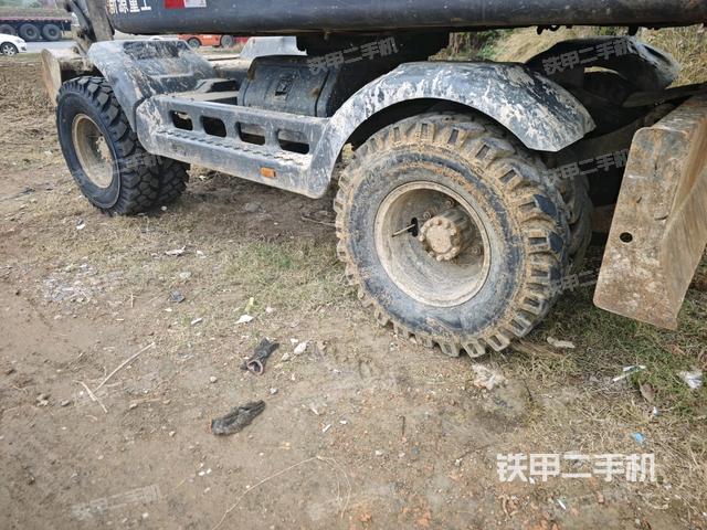 单侧履带整体(整机外观) 单侧履带整体(整机外观)