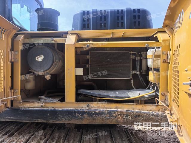 散热器正面(大件舱室) 散热器正面(大件舱室)