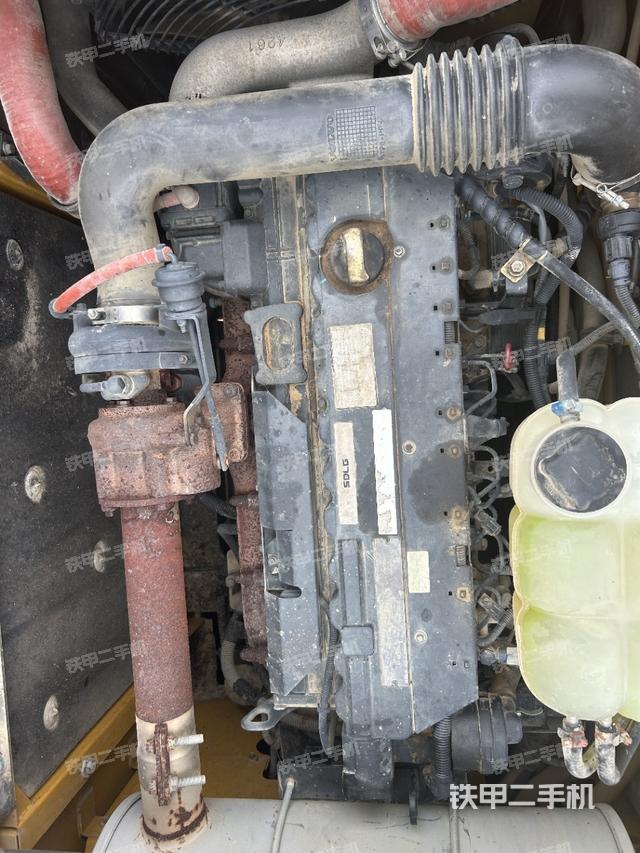 發(fā)動機整體俯視(整機外觀) 發(fā)動機整體俯視(整機外觀)