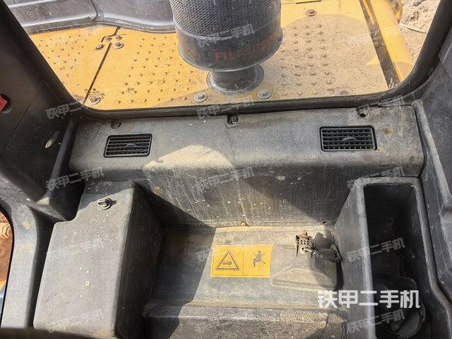 后窗玻璃角标(驾驶室部分) 后窗玻璃角标(驾驶室部分)