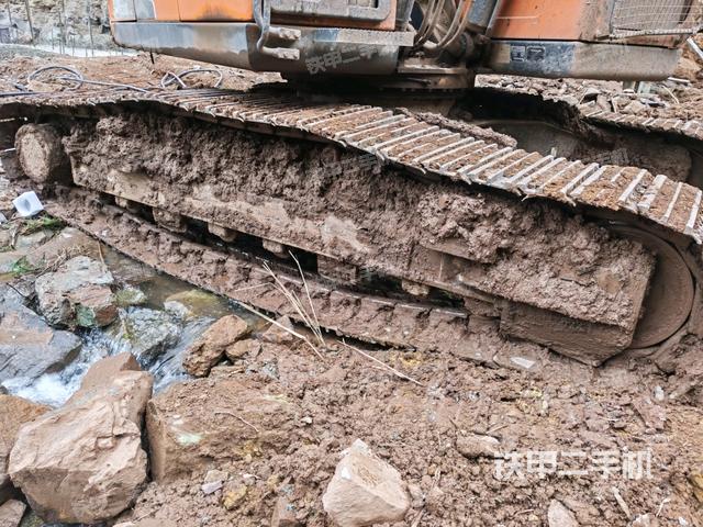 左側(cè)履帶整體?(行走機(jī)構(gòu)) 左側(cè)履帶整體?(行走機(jī)構(gòu))