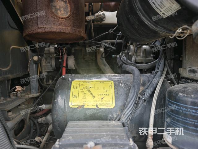 液壓泵艙室正面整體(整機(jī)外觀) 液壓泵艙室正面整體(整機(jī)外觀)