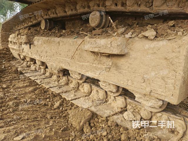 右側(cè)履帶整體(行走機(jī)構(gòu)) 右側(cè)履帶整體(行走機(jī)構(gòu))