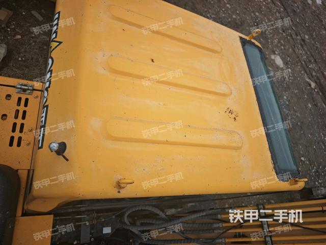 駕駛室頂部(整機(jī)外觀) 駕駛室頂部(整機(jī)外觀)