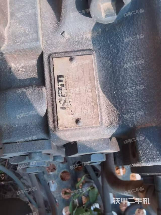 驾驶室顶部(整机外观) 驾驶室顶部(整机外观)