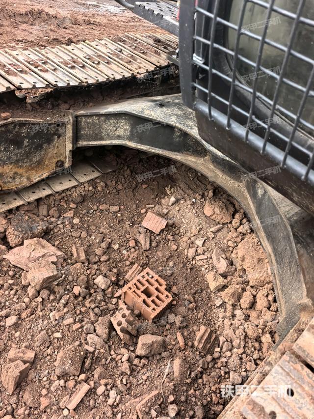 轉(zhuǎn)盤和下車架正前(工作和回轉(zhuǎn)裝置) 轉(zhuǎn)盤和下車架正前(工作和回轉(zhuǎn)裝置)