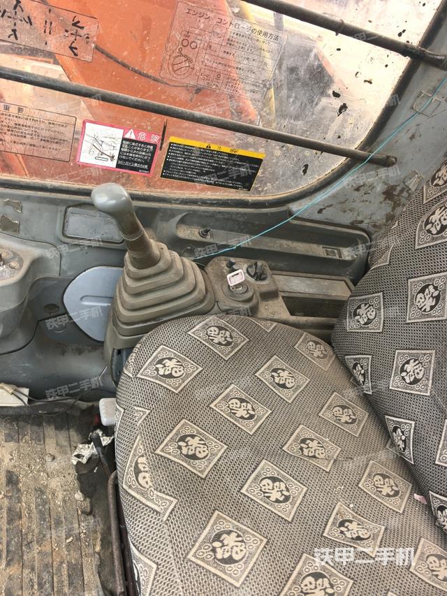 座椅右側控制臺/鑰匙門/油門/含右手柄(駕駛室部分) 座椅右側控制臺/鑰匙門/油門/含右手柄(駕駛室部分)