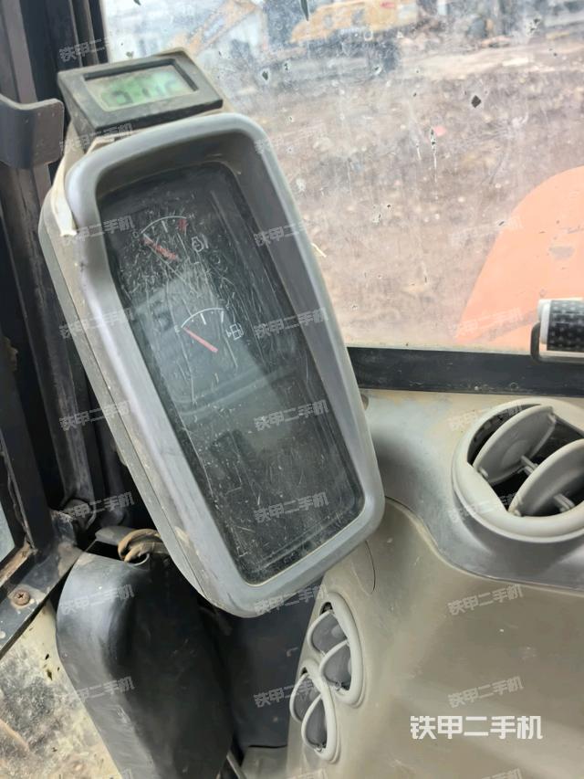 显示屏 (驾驶室部分) 显示屏 (驾驶室部分)