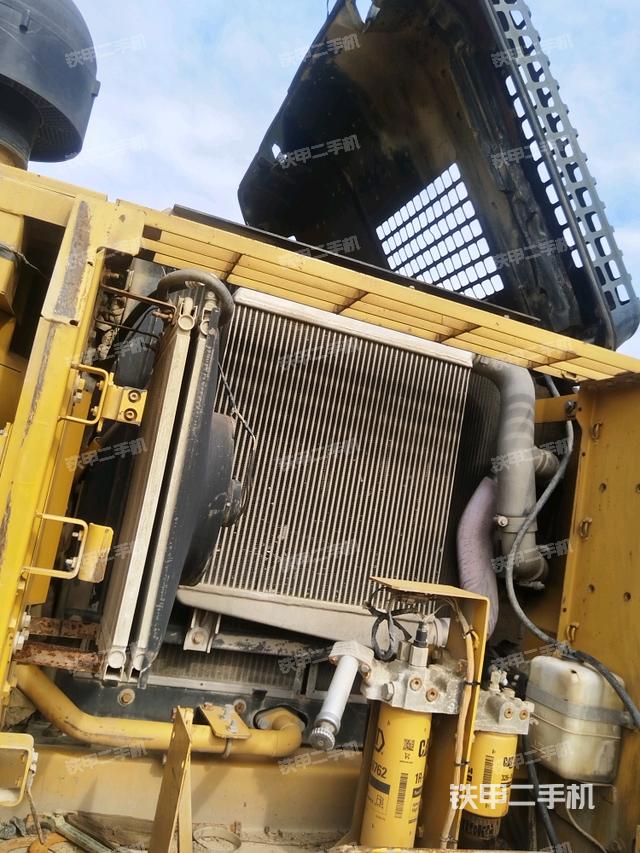 散熱器正面(大件艙室) 散熱器正面(大件艙室)