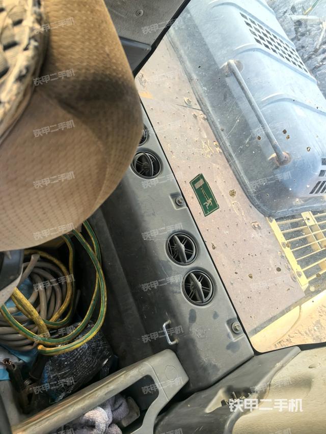 左后方玻璃角标(驾驶室部分) 左后方玻璃角标(驾驶室部分)