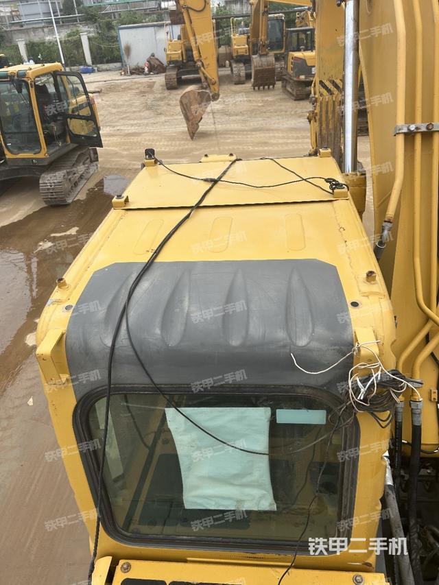 駕駛室頂部(整機外觀) 駕駛室頂部(整機外觀)