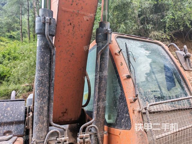 鏟斗45度(工作和回轉(zhuǎn)裝置) 鏟斗45度(工作和回轉(zhuǎn)裝置)