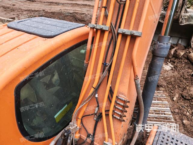 大臂背部俯視(工作和回轉(zhuǎn)裝置) 大臂背部俯視(工作和回轉(zhuǎn)裝置)