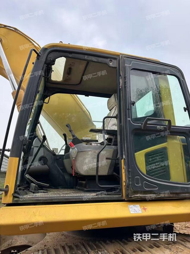 驾驶室整体(整机外观) 驾驶室整体(整机外观)