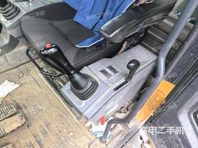 后窗玻璃角標(biāo)(駕駛室部分) 后窗玻璃角標(biāo)(駕駛室部分)