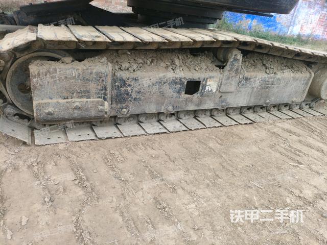 單側(cè)履帶整體(整機(jī)外觀) 單側(cè)履帶整體(整機(jī)外觀)