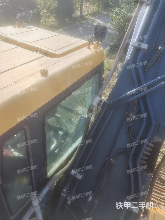 駕駛室頂部(整機外觀) 駕駛室頂部(整機外觀)