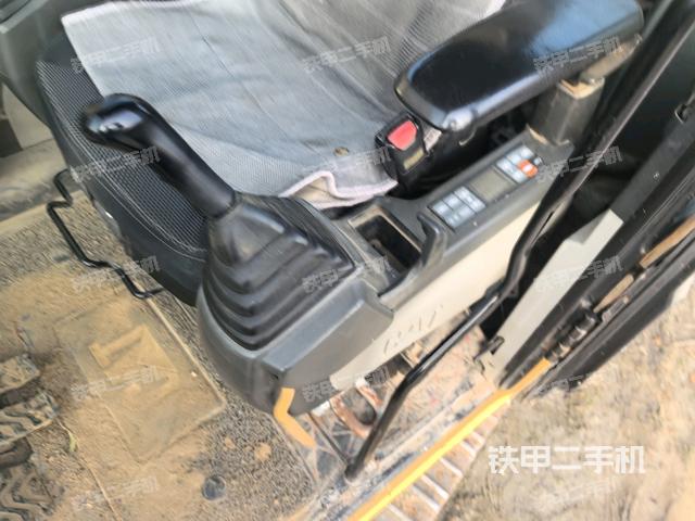 后窗玻璃角標(biāo)(駕駛室部分) 后窗玻璃角標(biāo)(駕駛室部分)