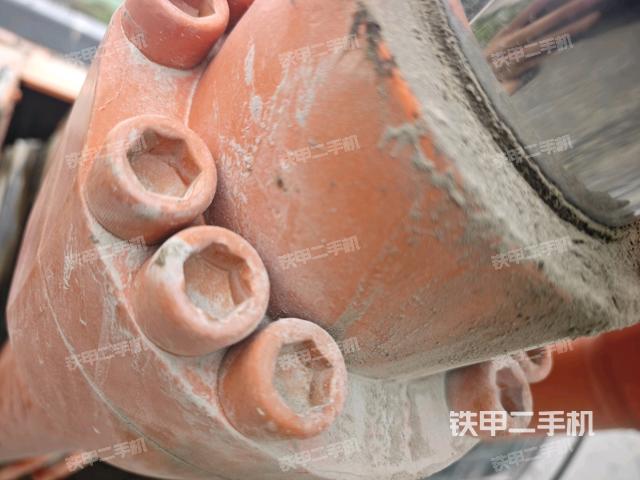 駕駛室頂部(整機(jī)外觀) 駕駛室頂部(整機(jī)外觀)