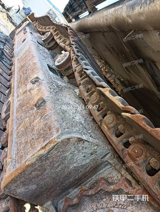 单侧履带整体(整机外观) 单侧履带整体(整机外观)