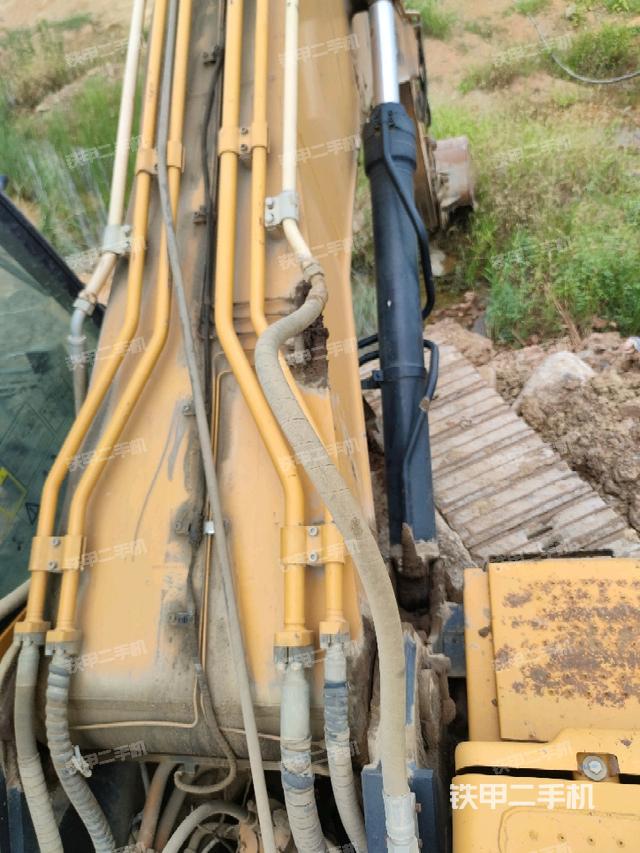 大臂背部俯視(工作和回轉(zhuǎn)裝置) 大臂背部俯視(工作和回轉(zhuǎn)裝置)