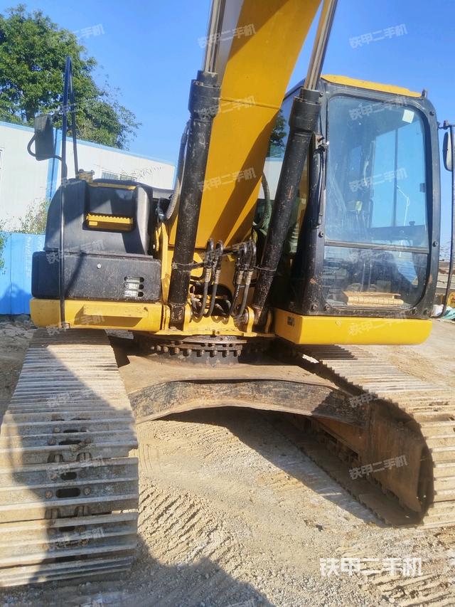 轉(zhuǎn)盤和下車架正前(工作和回轉(zhuǎn)裝置) 轉(zhuǎn)盤和下車架正前(工作和回轉(zhuǎn)裝置)