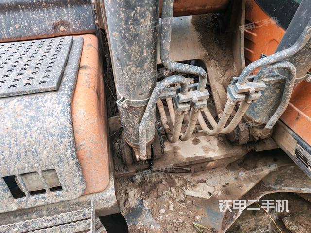 轉(zhuǎn)盤和下車架正前(工作和回轉(zhuǎn)裝置) 轉(zhuǎn)盤和下車架正前(工作和回轉(zhuǎn)裝置)