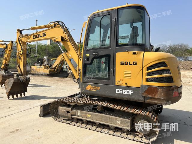 整机右后45°(整机外观) 整机右后45°(整机外观)