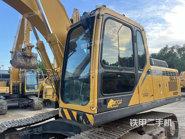 駕駛室整體(整機外觀) 駕駛室整體(整機外觀)