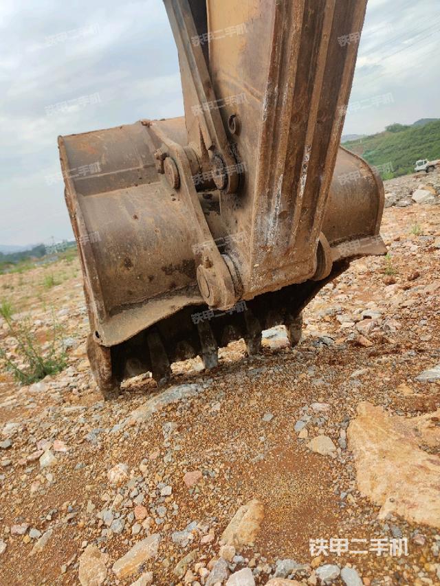 铲斗右后整体(工作和回转装置) 铲斗右后整体(工作和回转装置)