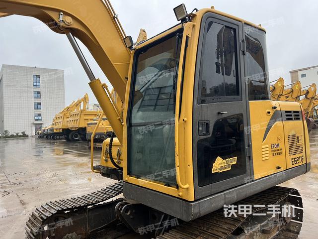 驾驶室整体(整机外观) 驾驶室整体(整机外观)