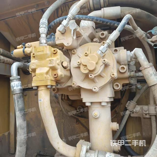 液壓泵斜45?左(大件艙室) 液壓泵斜45?左(大件艙室)