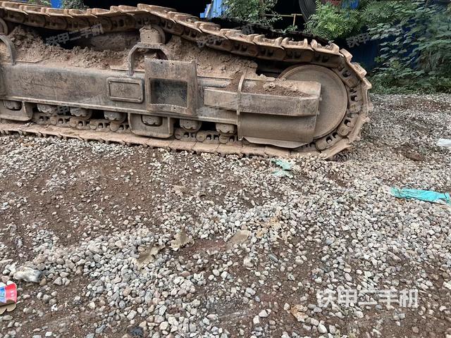 右側(cè)履帶整體(行走機構(gòu)) 右側(cè)履帶整體(行走機構(gòu))