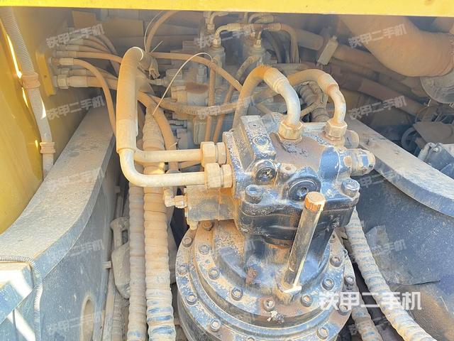 回轉(zhuǎn)馬達(dá)和主控閥(整機(jī)外觀(guān)) 回轉(zhuǎn)馬達(dá)和主控閥(整機(jī)外觀(guān))