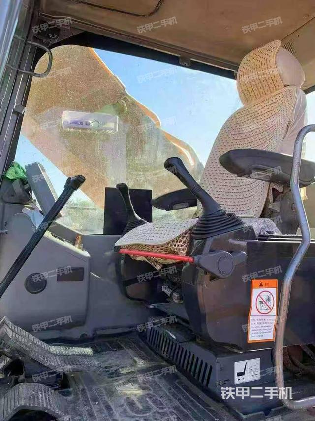 驾驶室整体(整机外观) 驾驶室整体(整机外观)